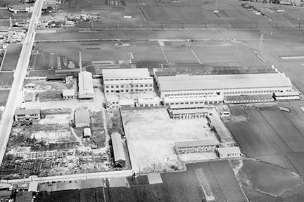 若江工場（現 大阪工場）の全景（1953年頃）
